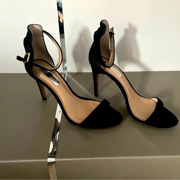 Block Heels - Picture 4 of 9